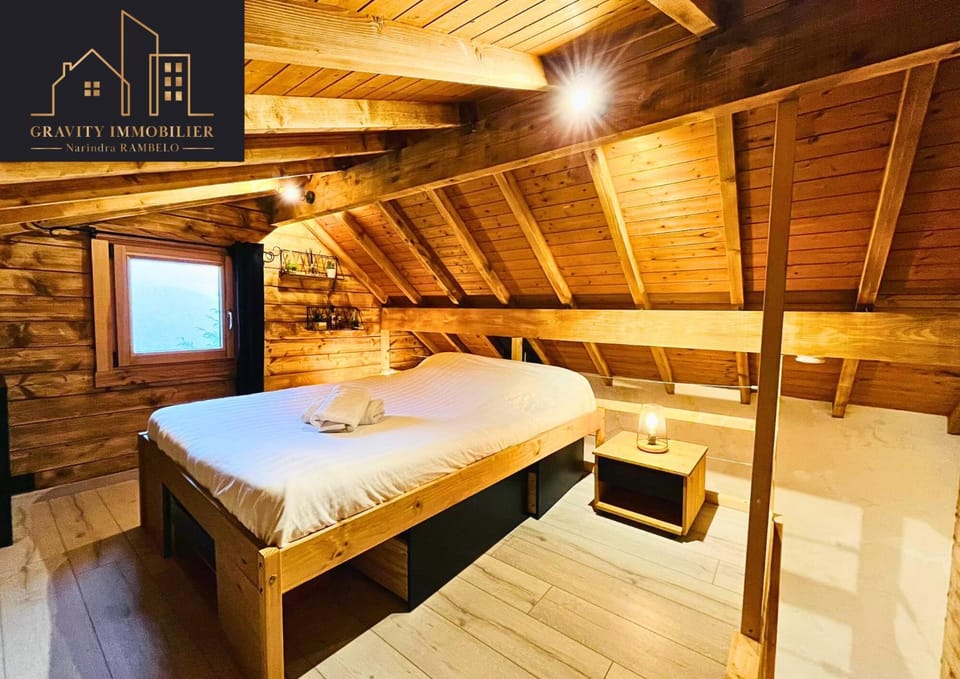 Petit chalet en bois avec mezzanine en montagne Chalet in Haute-Savoie