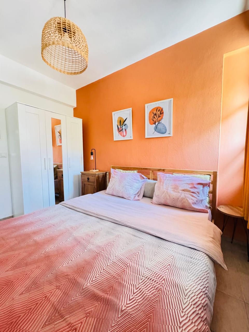Photo of the whole room, Bedroom