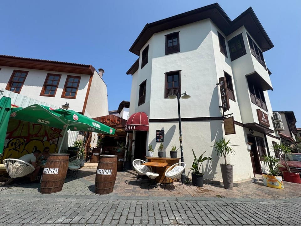 Property building, Day, Neighbourhood, Street view, Location