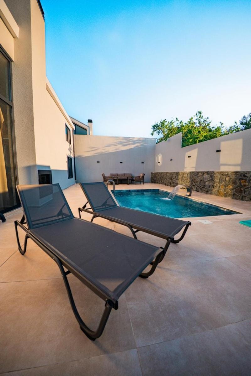 Patio, Day, Pool view, Swimming pool, sunbed