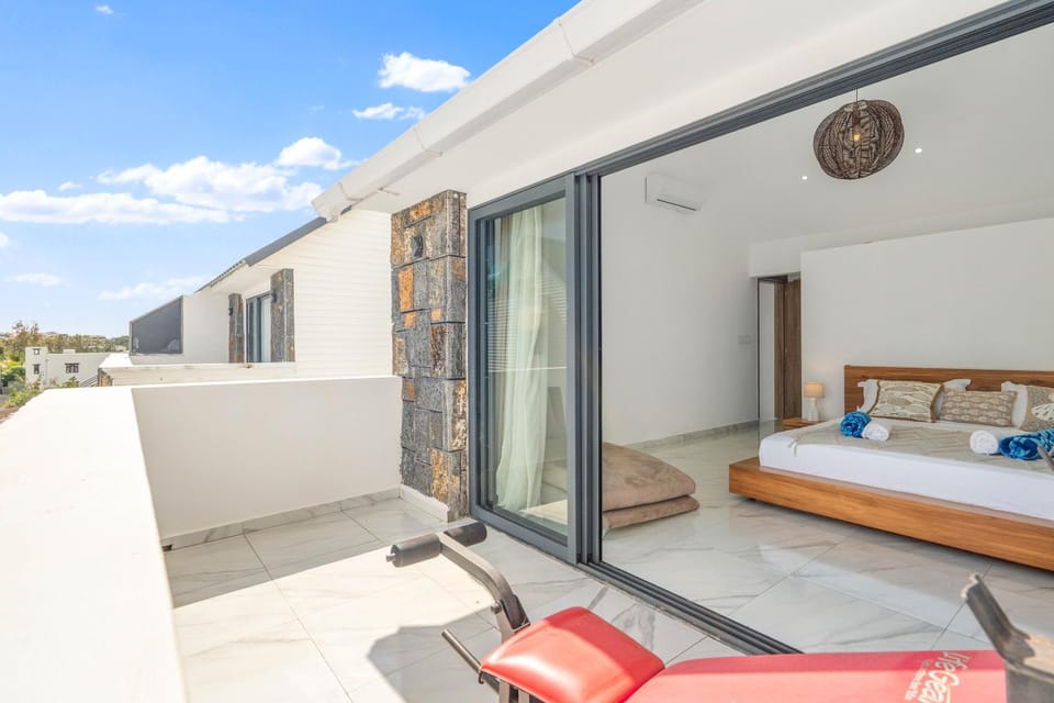 Patio, Bed, View (from property/room), Balcony/Terrace, Bedroom, towels