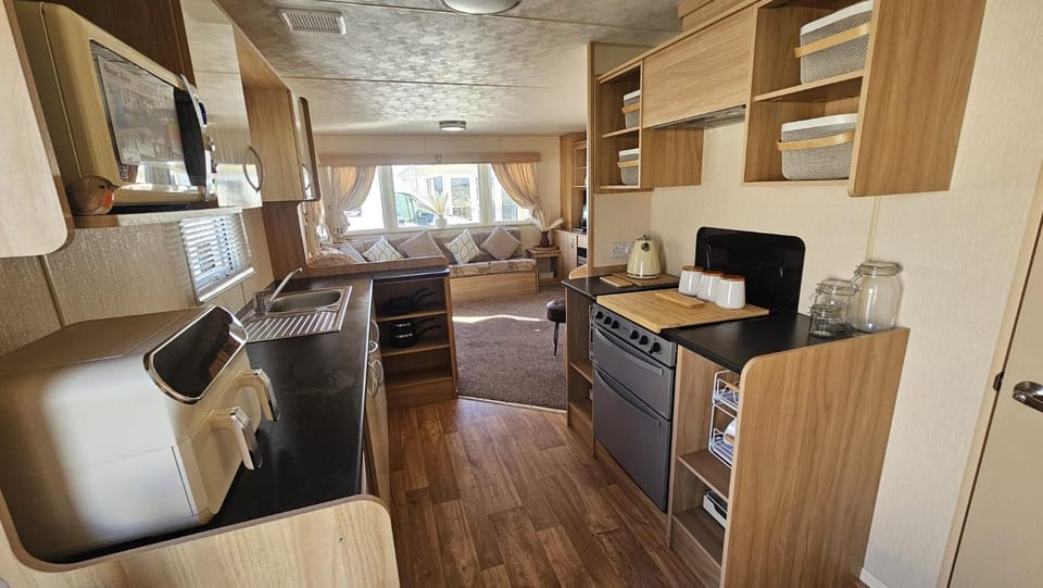 Palm Grove 108 - Golden Palm Resort, 2 double bedrooms, pet friendly, bed linen - Meadow Lakes Caravan & Lodge Hire Apartment in Chapel Saint Leonards