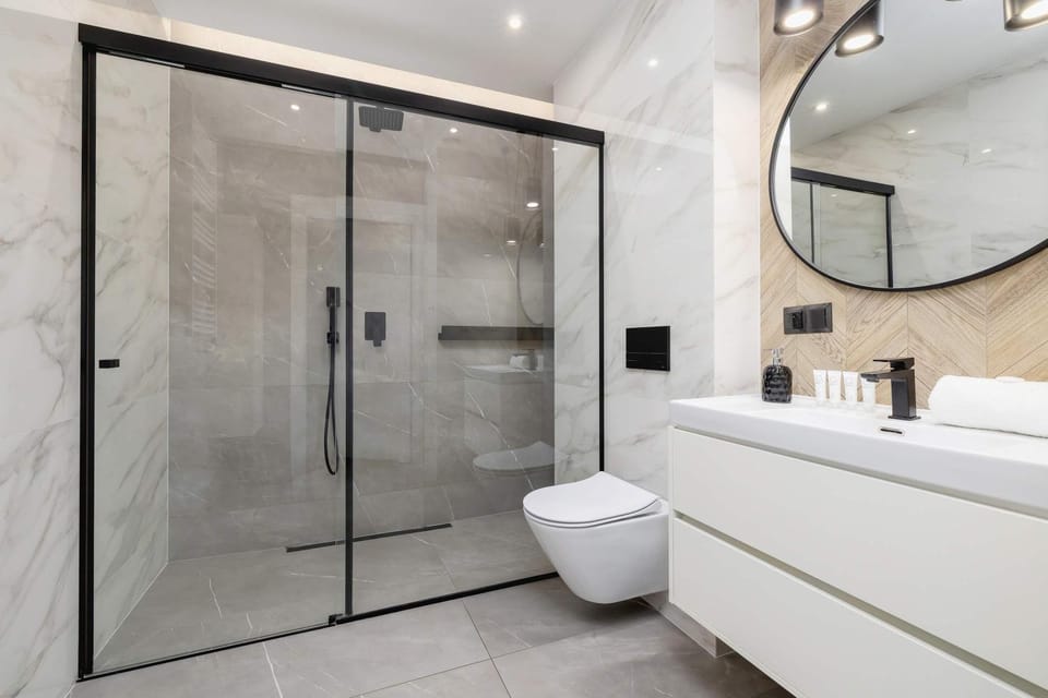 Shower, Toilet, Bathroom, towels