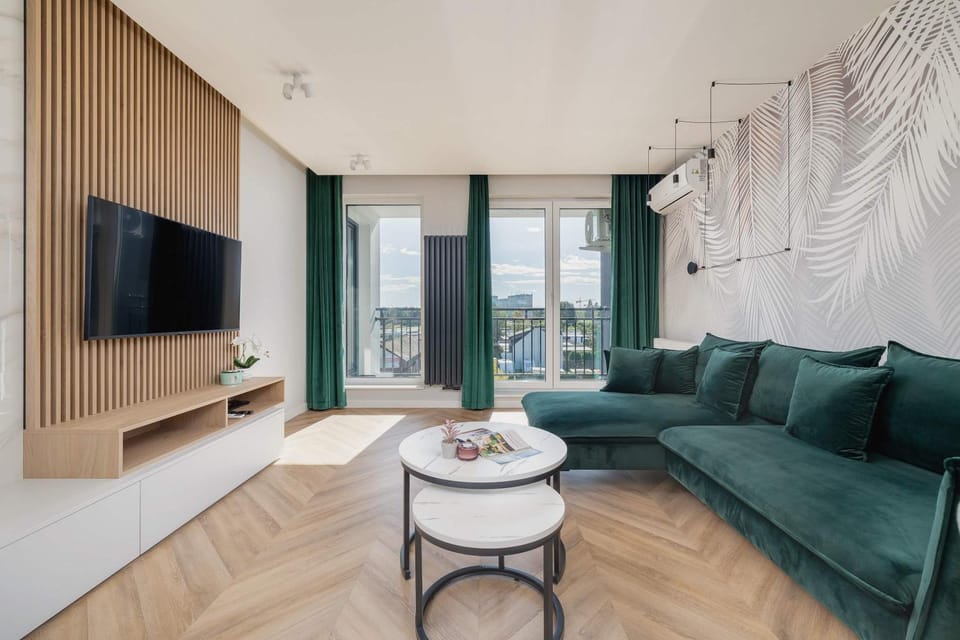 TV and multimedia, Living room, Seating area, Evening entertainment