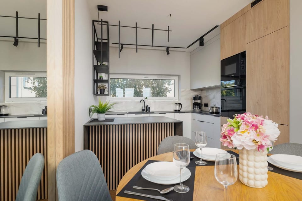 TV and multimedia, Kitchen or kitchenette, Dining area, stove