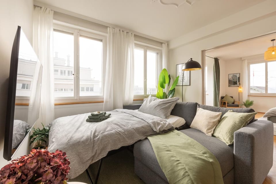 Bed, Living room, towels