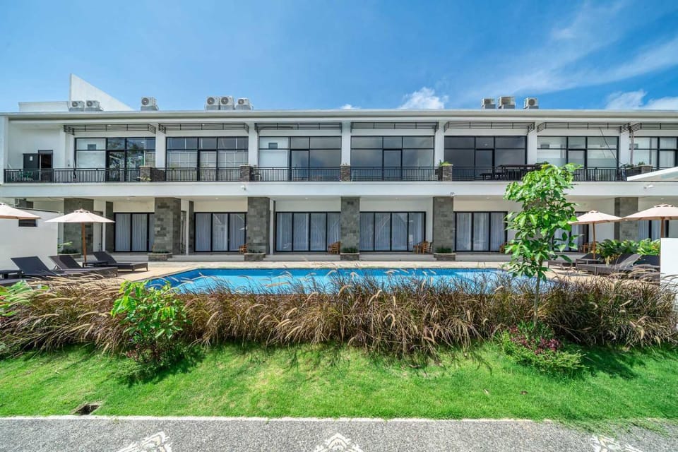 Property building, Pool view, Swimming pool, sunbed