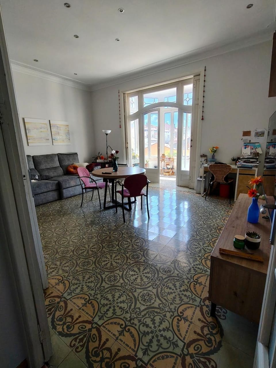 Pis històric modernista al centre de Manresa Apartment in Manresa
