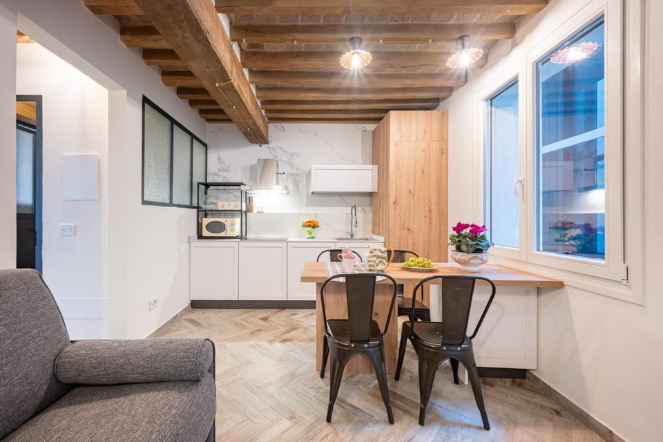 Kitchen or kitchenette, Living room