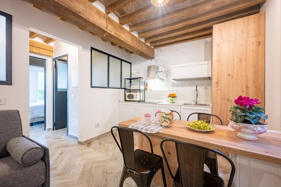 Kitchen or kitchenette, Living room