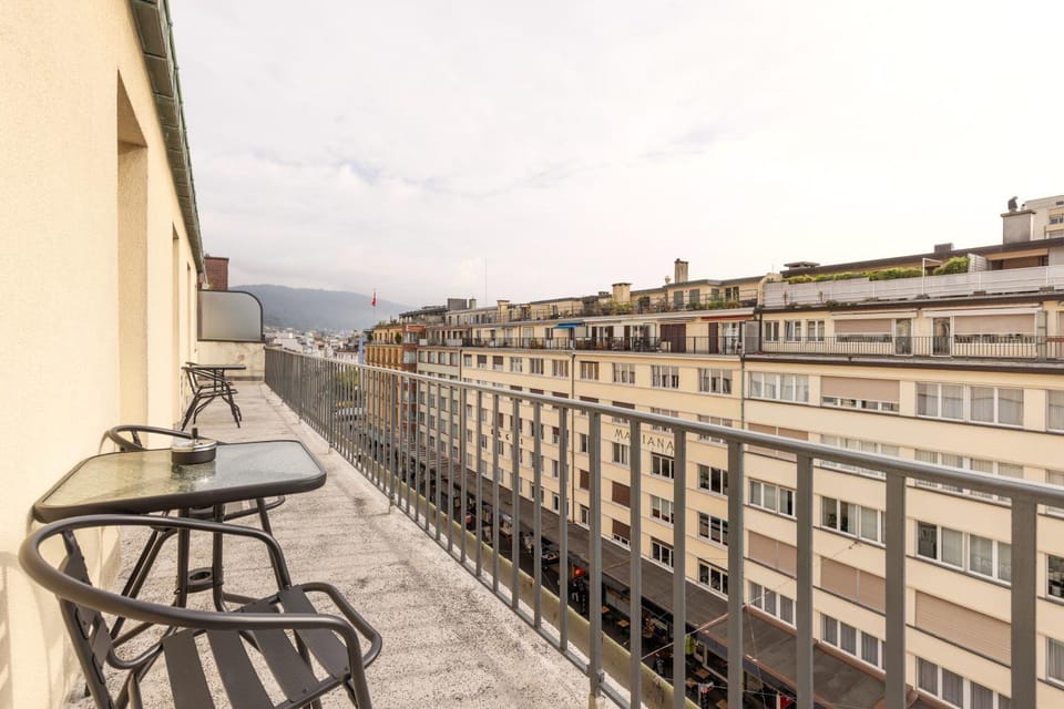 View (from property/room), Balcony/Terrace, City view