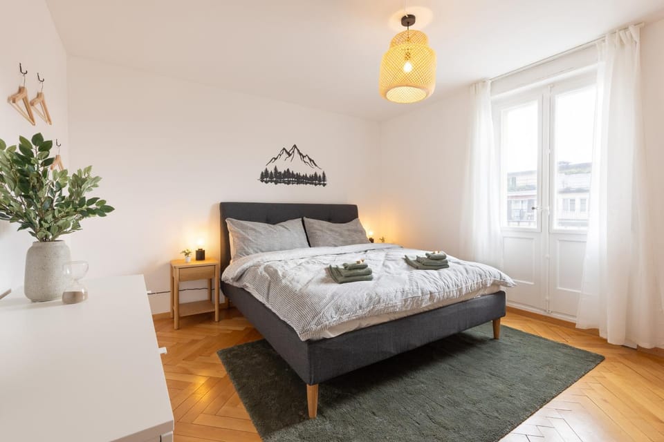 Bed, Bedroom, towels