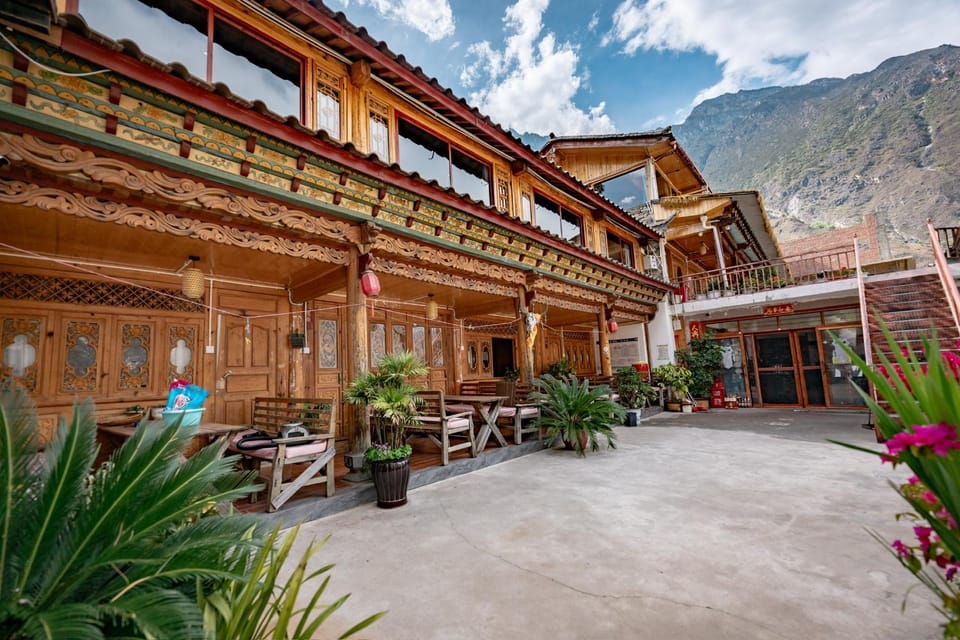 TIBET Guest house 虎跳峡卓玛客栈 Bed and Breakfast in China