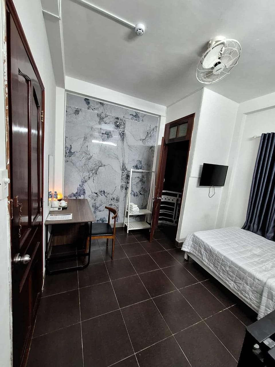 Bed, TV and multimedia, towels, air conditioner