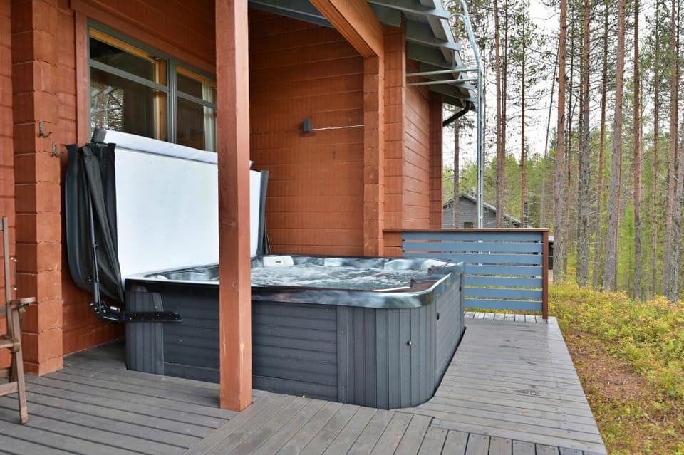 Patio, Natural landscape, Hot Tub