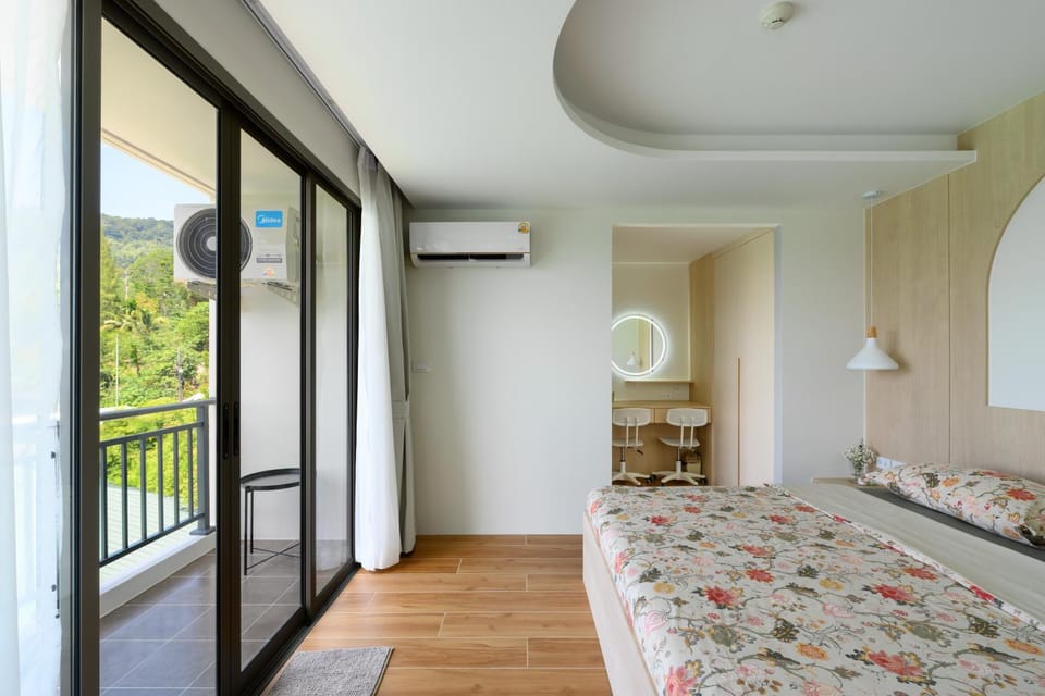 Bed, View (from property/room), Balcony/Terrace, Bedroom, air conditioner