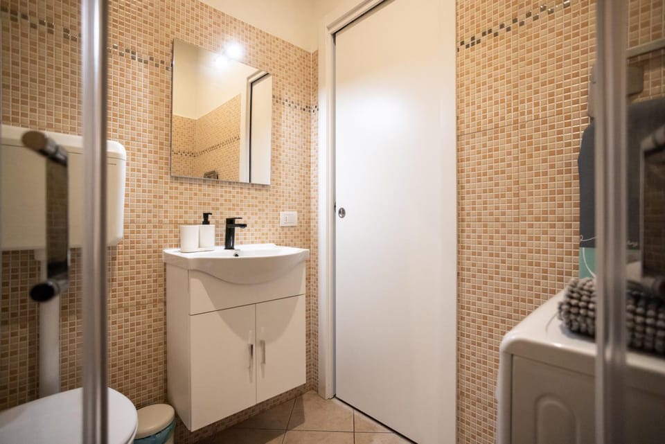 Fondazione Prada - Studio - 350m from the metro Wi-Fi Apartment in Milan