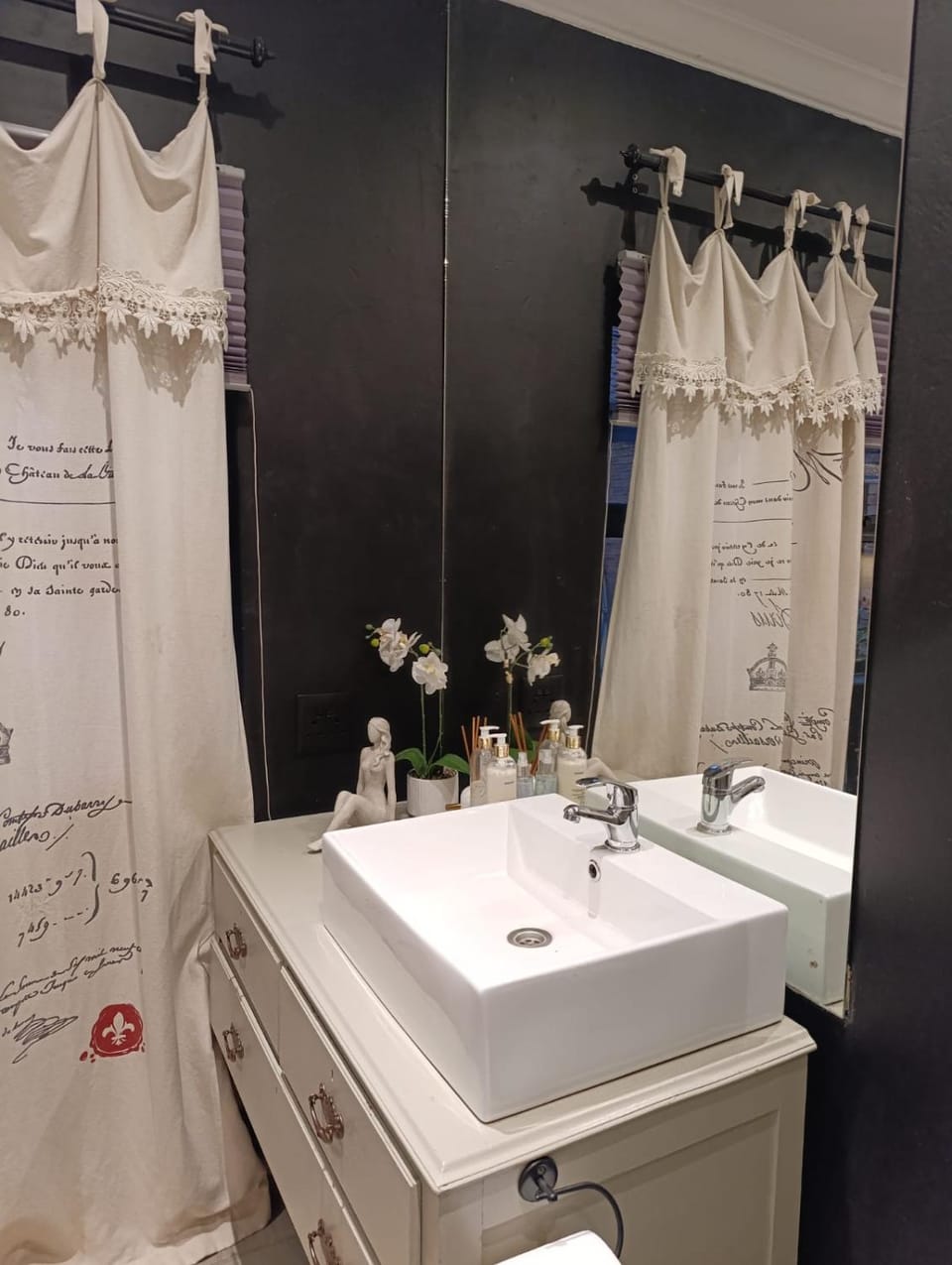 Bathroom, towels