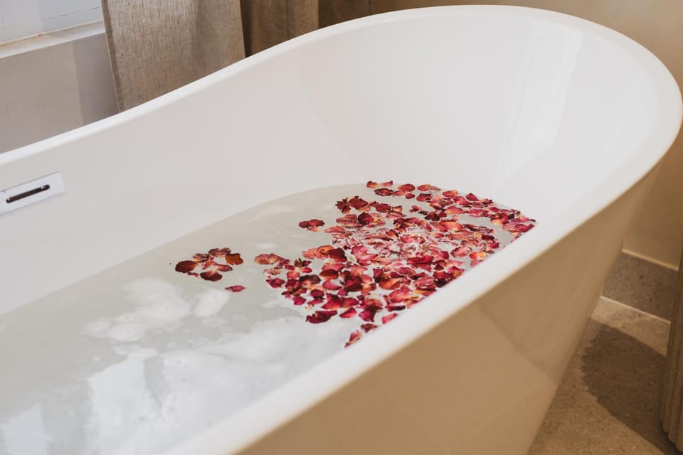 Health & Wellness House Hot Tub, Sauna & Ice Bath Villa in Southampton