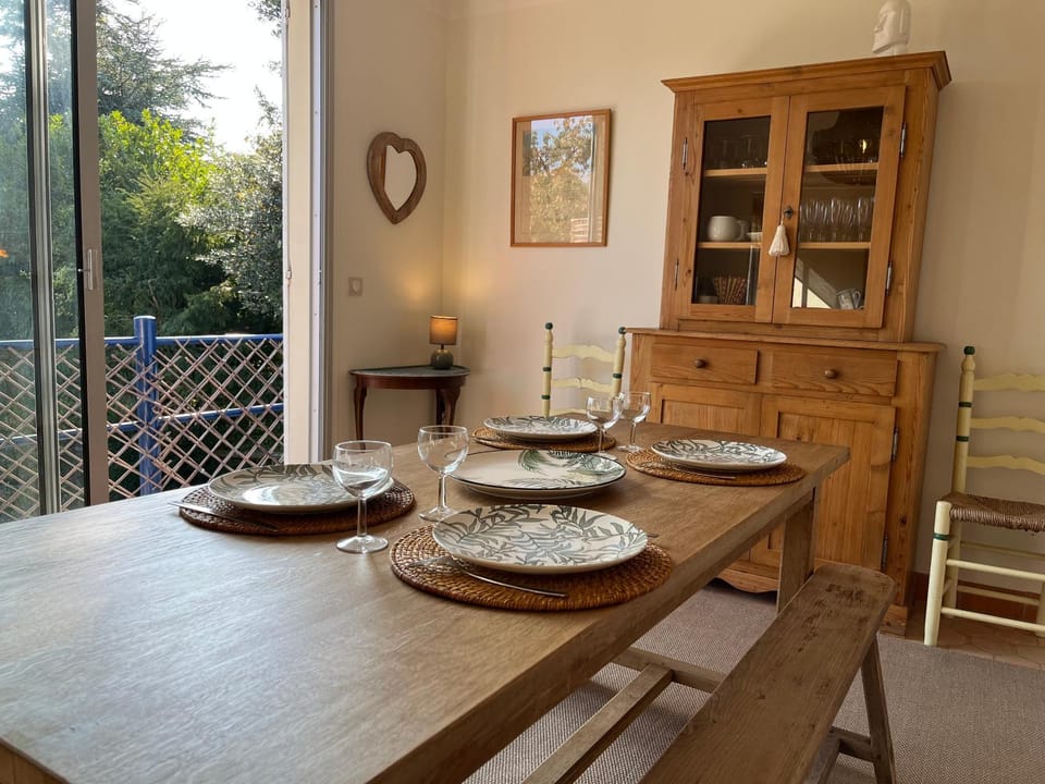 Dining area, Meals