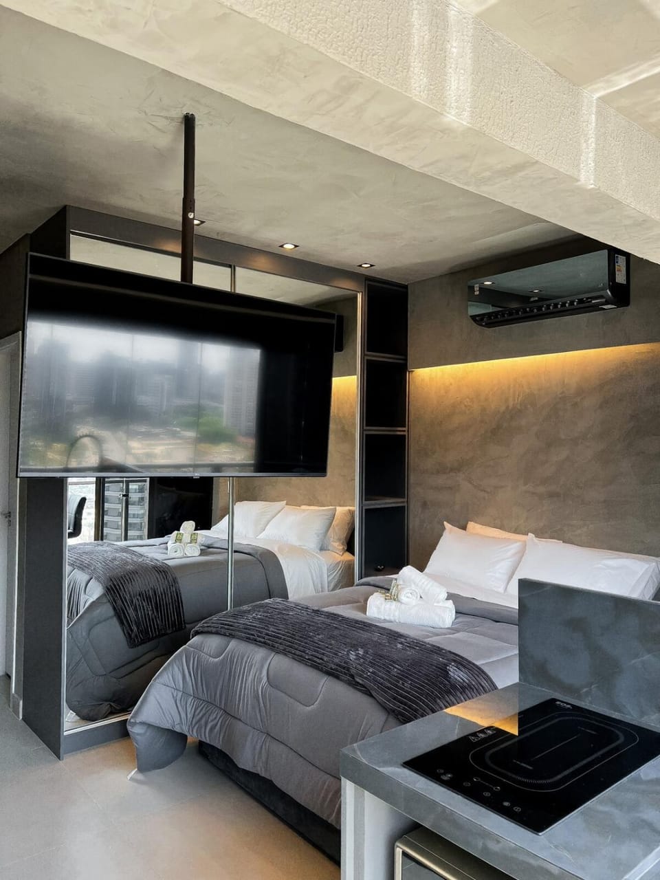 Studio with Office Space, Near the subway Apartment in Sao Paulo City