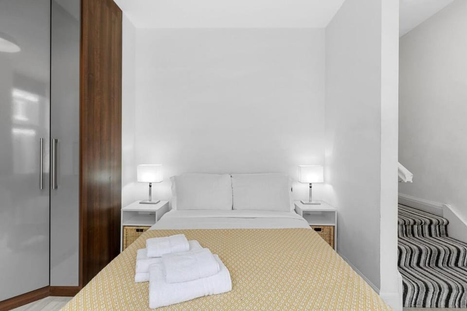 Bed, Photo of the whole room, Bedroom, towels, wardrobe