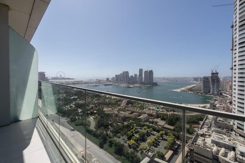 20th Floor Beach View Retreat, Palm View Apartment in Dubai