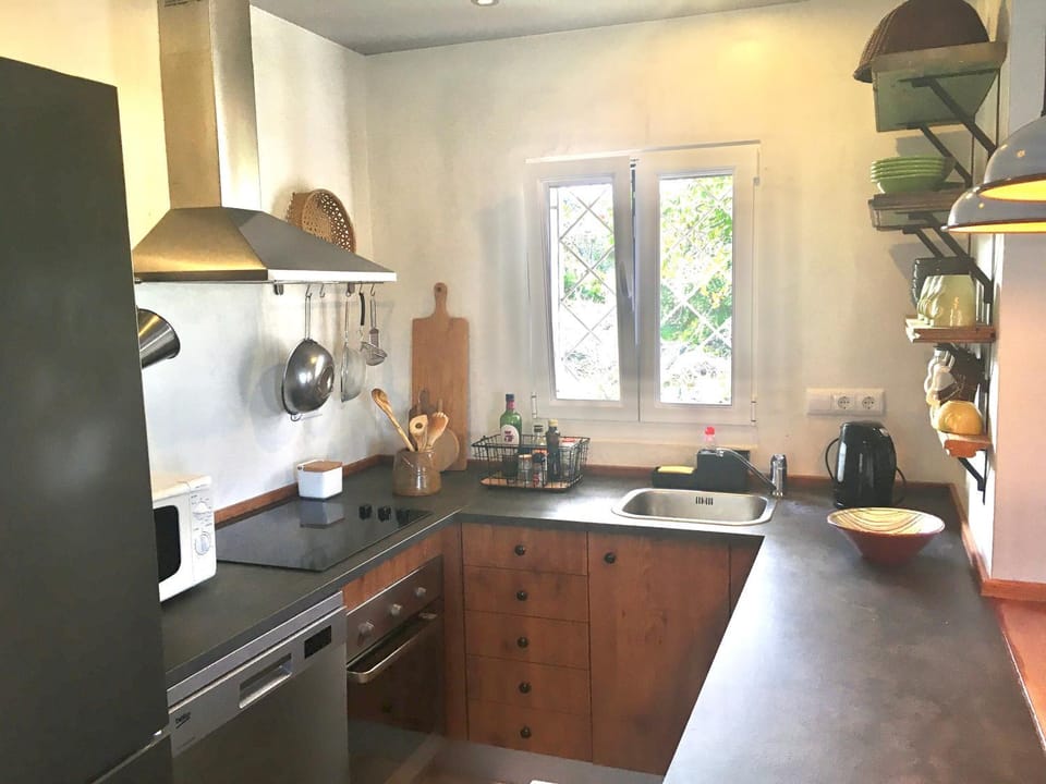 Kitchen or kitchenette, Living room