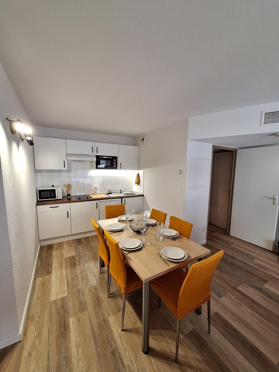 Property building, Kitchen or kitchenette, Living room
