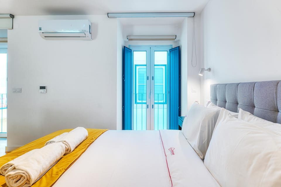 Bedroom, air conditioner