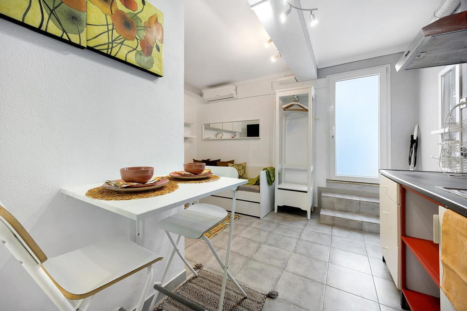 Property building, Kitchen or kitchenette, Living room