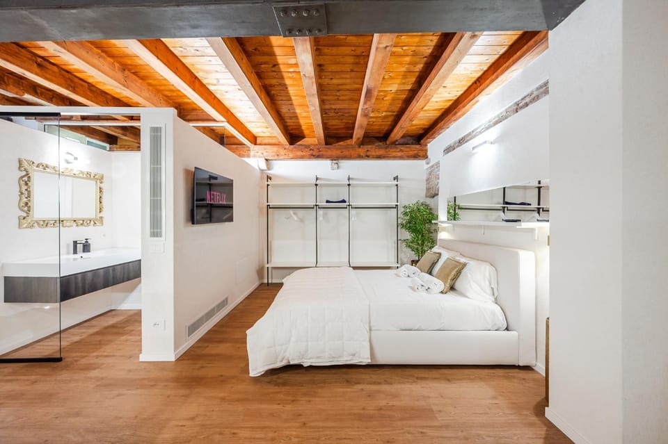 Aria Arena Duplex Suite - up to 8 pax Apartment in Verona
