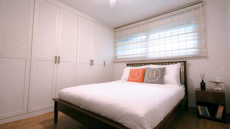 5mins to DMC Hongdae Sinchon Cozy House Apartment in Seoul