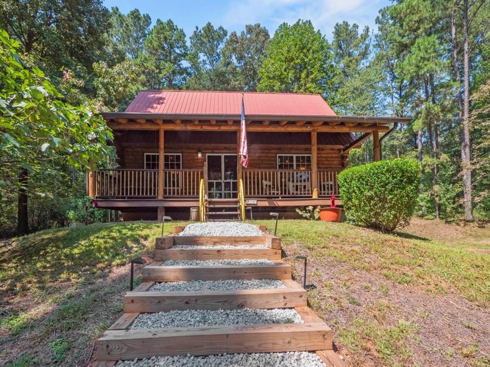 Log Cabin Retreat Cabin in Georgia