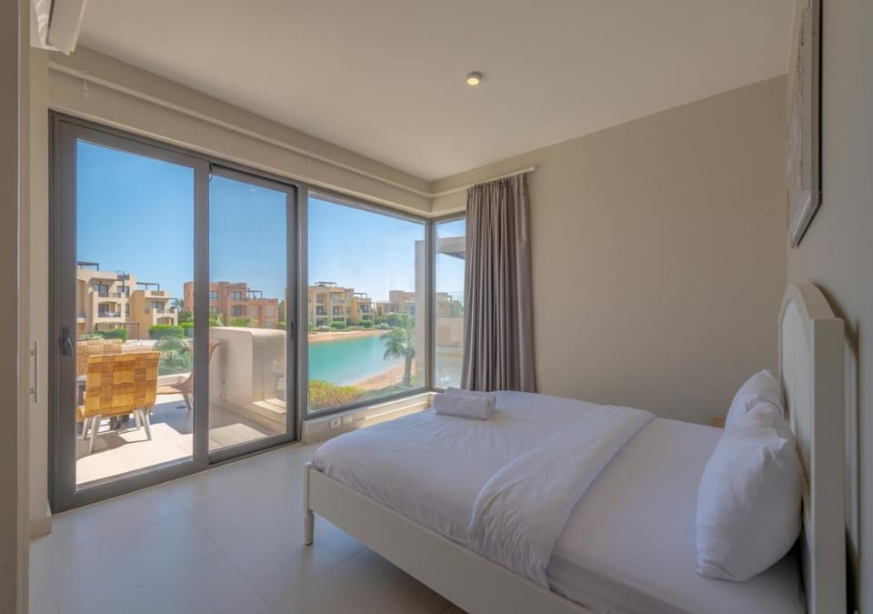 Airy & Bright 4BR Villa in Tawila, El Gouna, Private Pool & Lagoon Access Villa in Hurghada