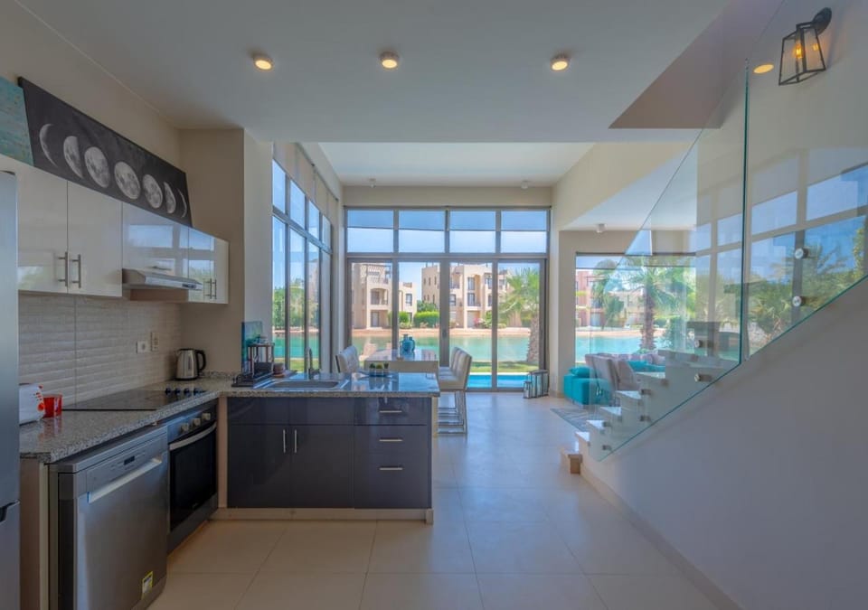 Airy & Bright 4BR Villa in Tawila, El Gouna, Private Pool & Lagoon Access Villa in Hurghada