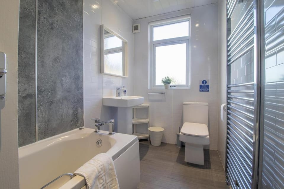 Ashgrove House - 3 bedroom Apartment in Coatbridge