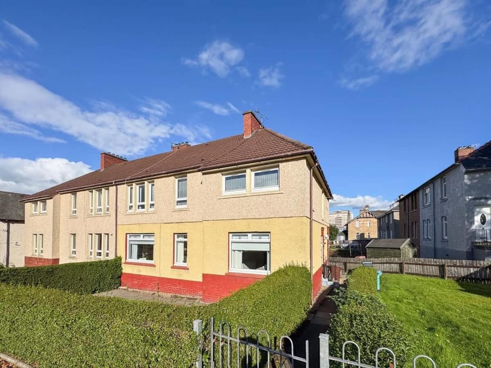 Ashgrove House - 3 bedroom Apartment in Coatbridge