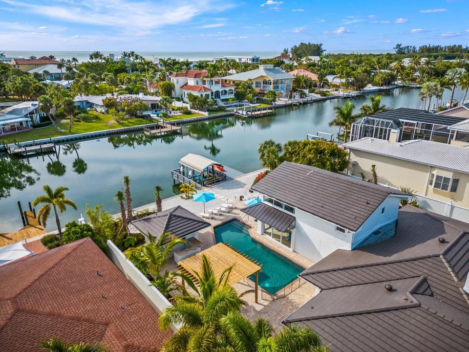 Manatee Cove House in Saint Armands Key
