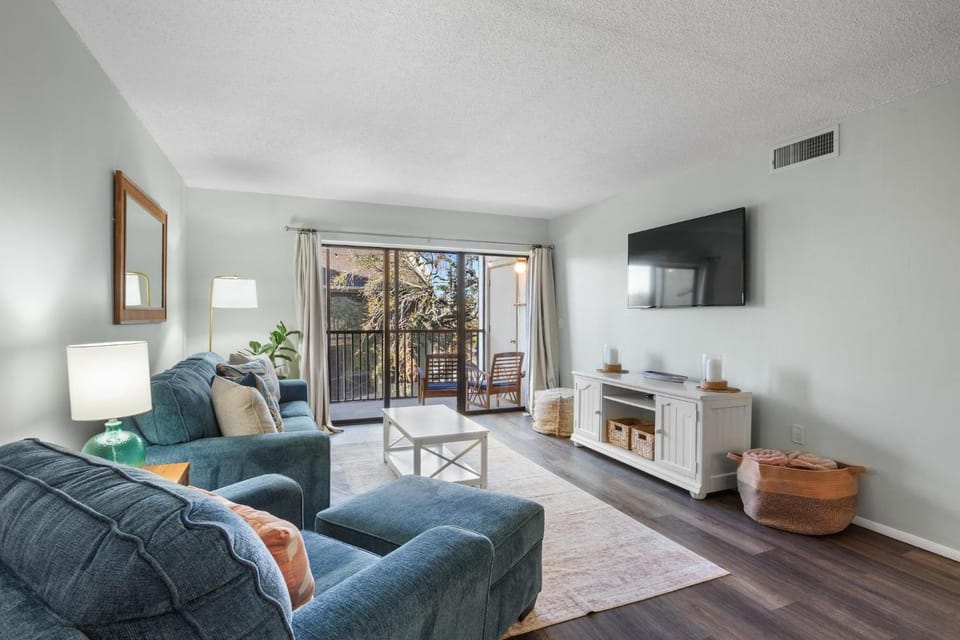 Bay Oaks E-93 Apartment in Siesta Beach