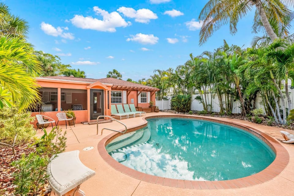 The Pink Flamingo House in Lido Key