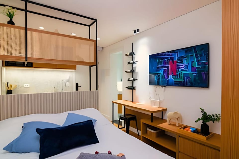 Luxury Suite with Balcony & Wine | Batel Premium Apartment in Curitiba