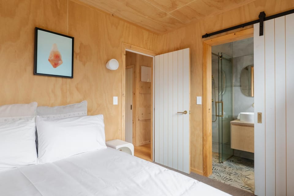 Mountain View Barn with Spa House in Queenstown