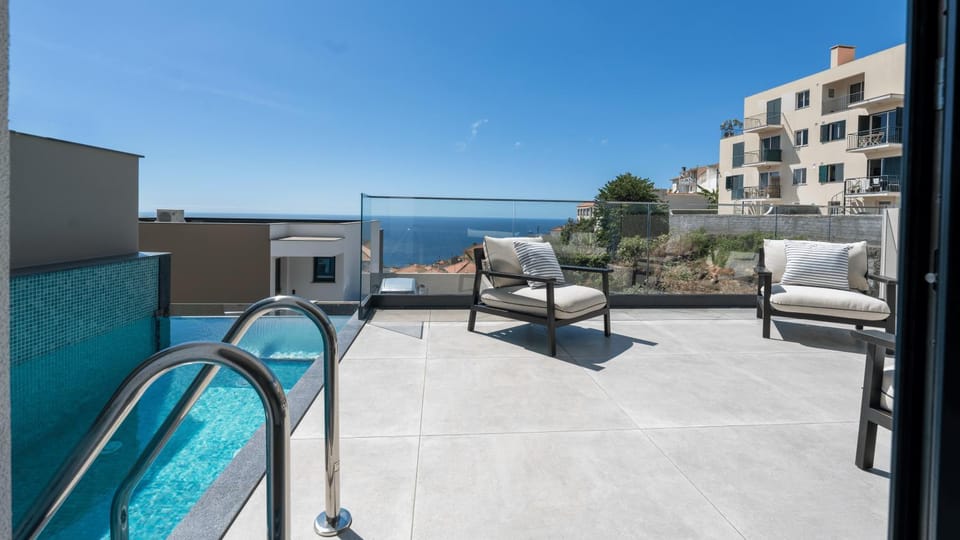 Balcony/Terrace, Balcony/Terrace, Pool view, Sea view, Swimming pool, Swimming pool