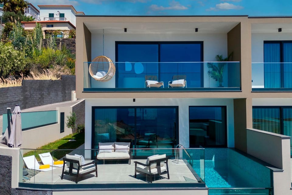 Property building, Patio, View (from property/room), Balcony/Terrace, Pool view, Swimming pool, sunbed