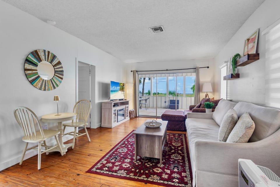 Coastal Cottage House in Siesta Beach
