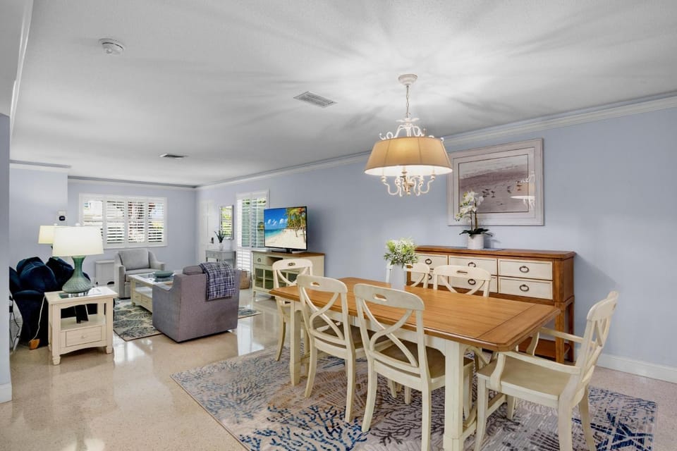Three Sandy Sisters Villa in Siesta Beach