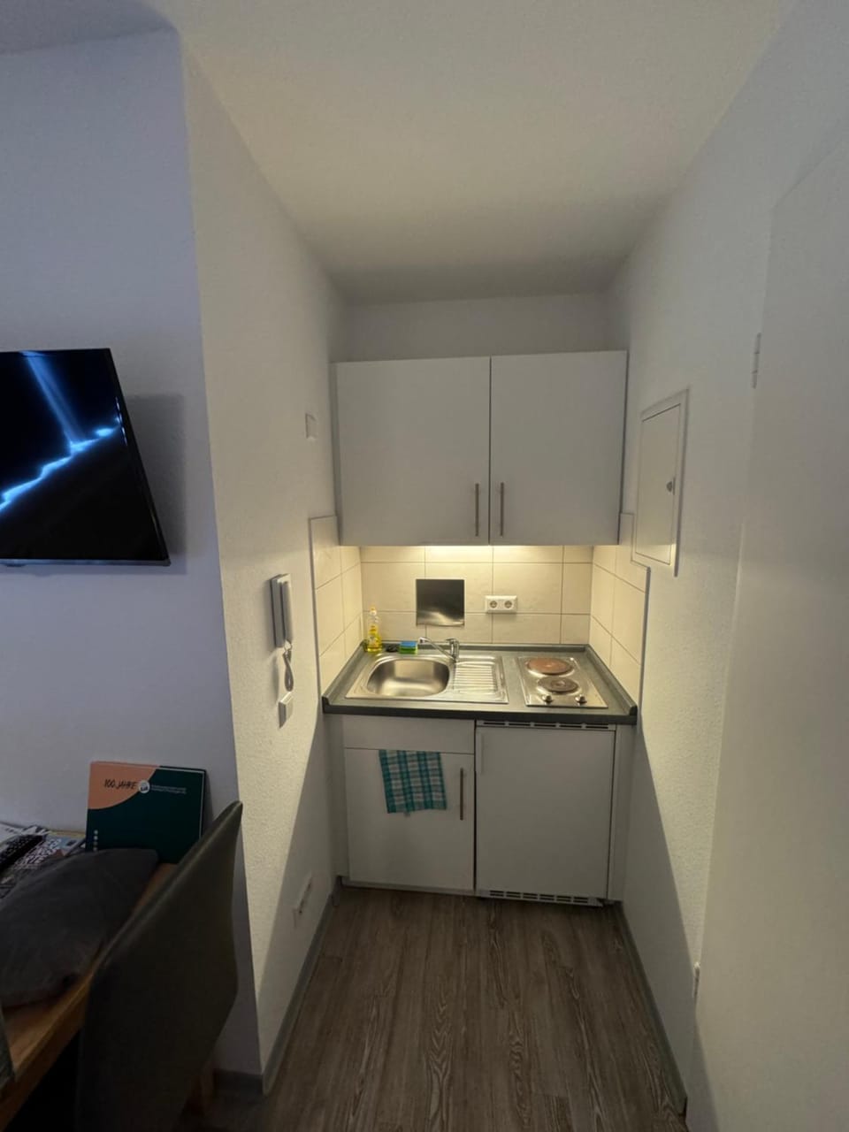 Kitchen or kitchenette, stove