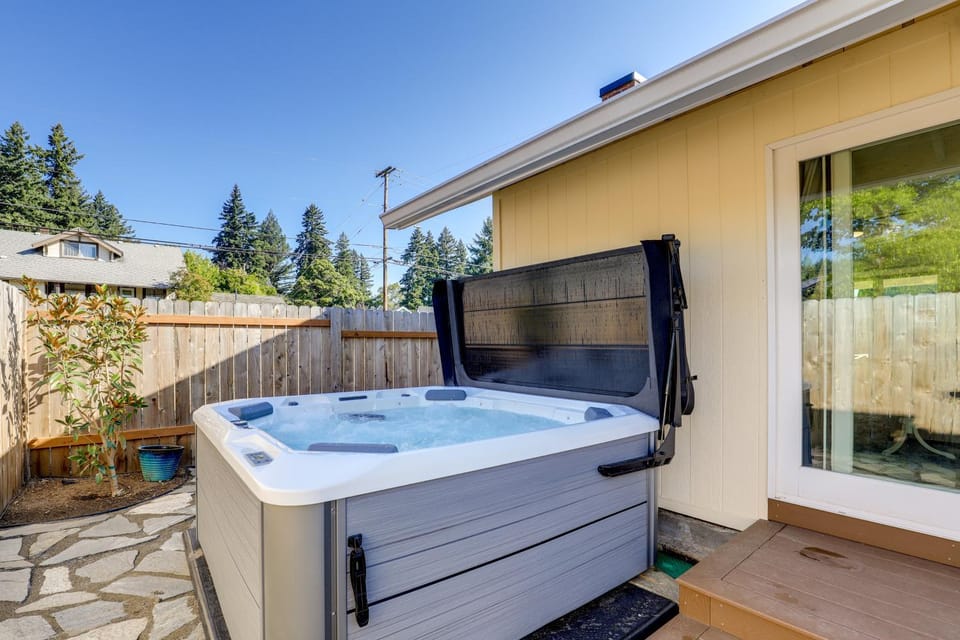 Walk to Dtwn Camas! Updated Home with Game Room House in Willamette Valley