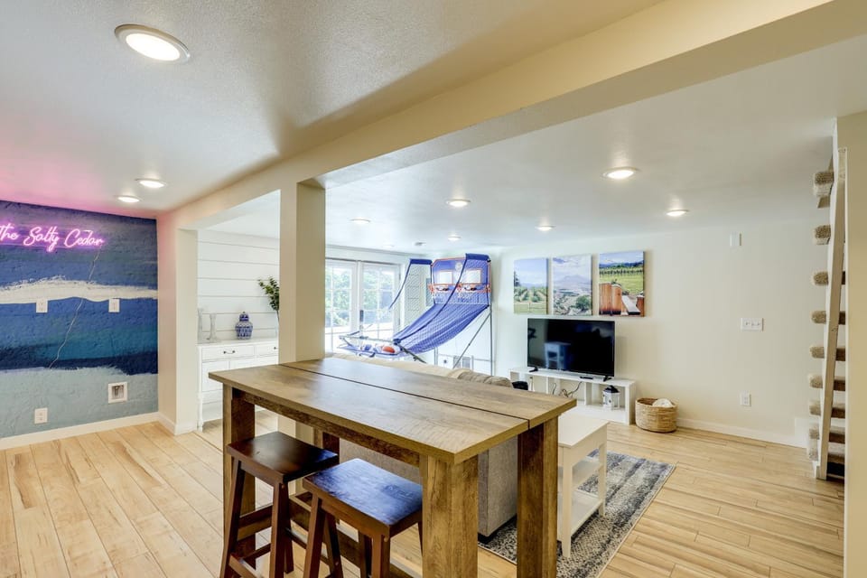 Walk to Dtwn Camas! Updated Home with Game Room House in Willamette Valley